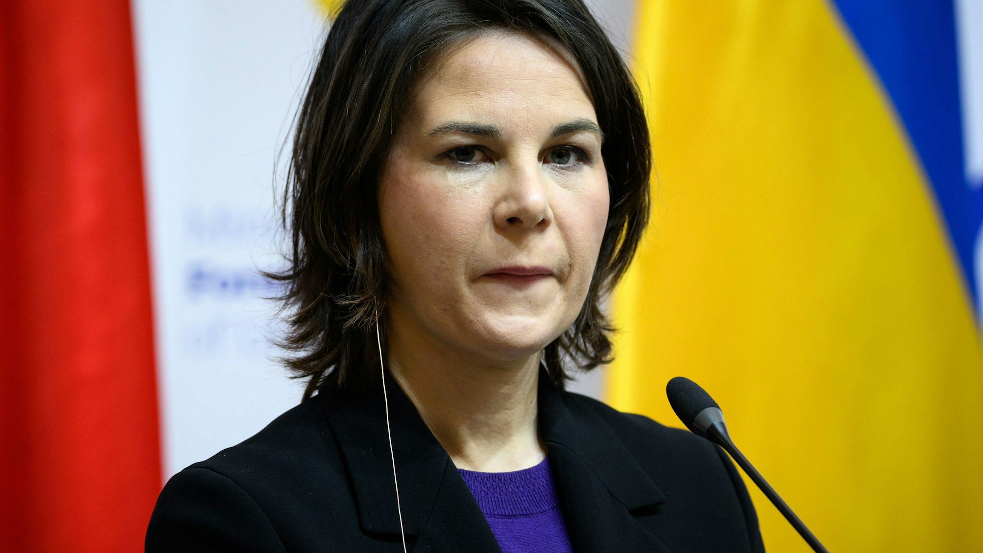 Annalena Baerbock (Bündnis 90/Die Grünen), Außenministerin, äußert sich bei einer Pressekonferenz mit dem Außenminister der Ukraine, Kuleba, nach ihrem Gespräch. Außenministerin Baerbock ist zu einem zweitägigen Besuch in der Hauptstadt und im Osten der Ukraine. +++ dpa-Bildfunk +++