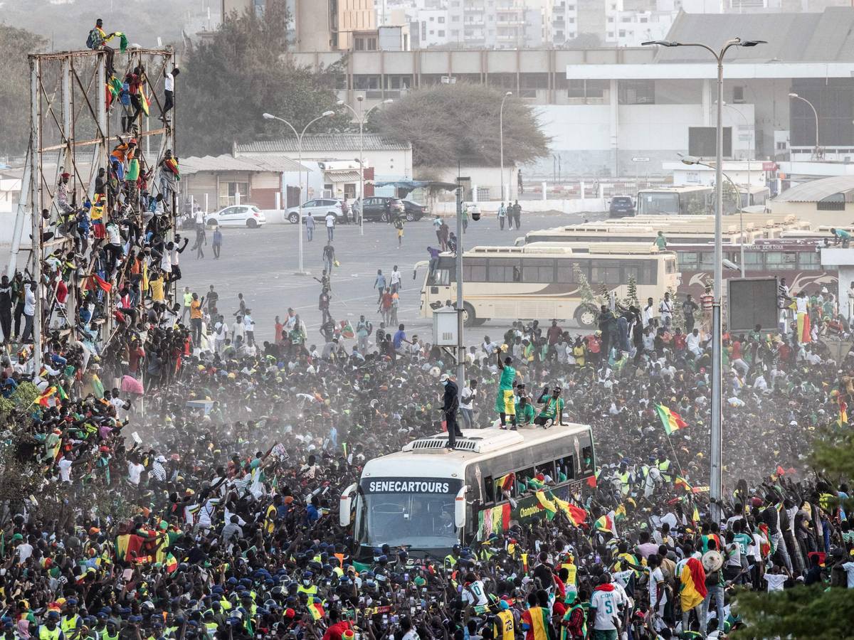 Tausende Fans empfangen das Team aus dem Senegal in der Hauptstadt Dakar