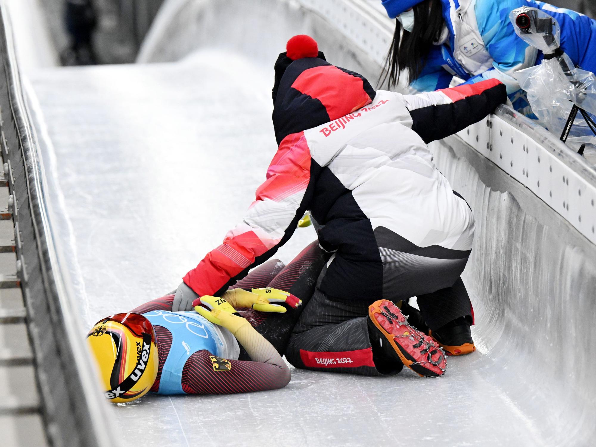 Sturz von Julia Taubitz am 7. Februar im Eiskanal von Yanying.
