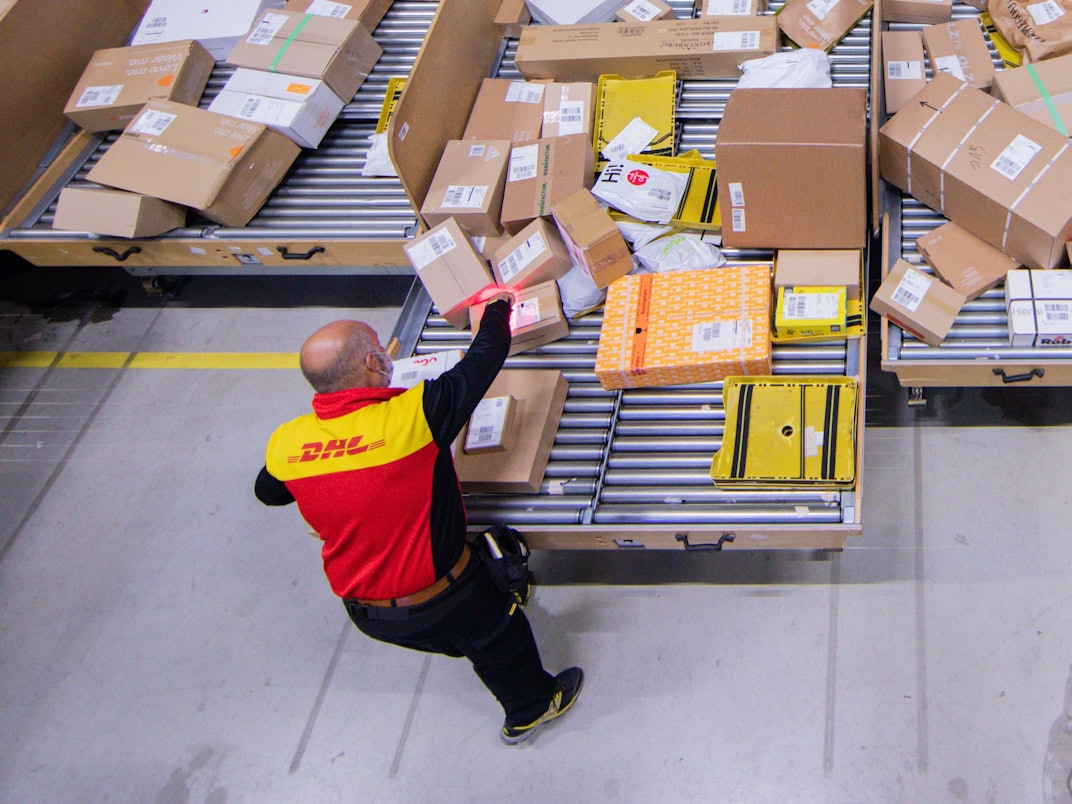 DHL hat wegen der Corona-Pandemie wichtige Maßnahmen ergriffen, von denen viele Kunden noch nichts wissen. Unser Archivbild wurde 2021 gemacht.