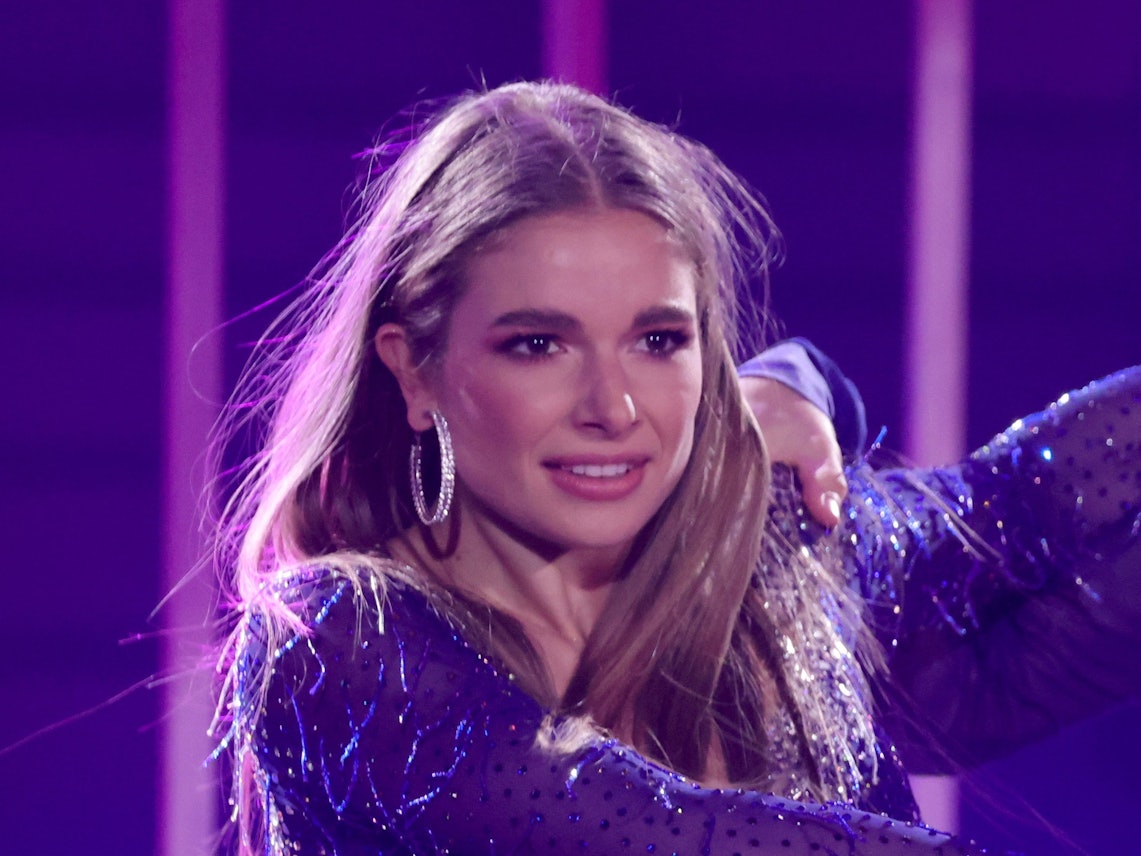 Moderatorin Lola Weippert (hier bei einem Auftritt in der „Let's Dance“-Show am 16. April 2021) musste in Südafrika in die Klinik.