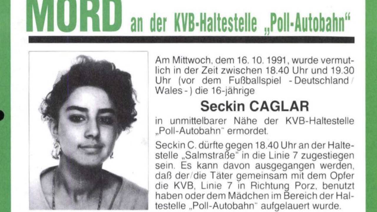 Ein Fahndungsplakat mit grünem Rand und Foto der Getöteten.