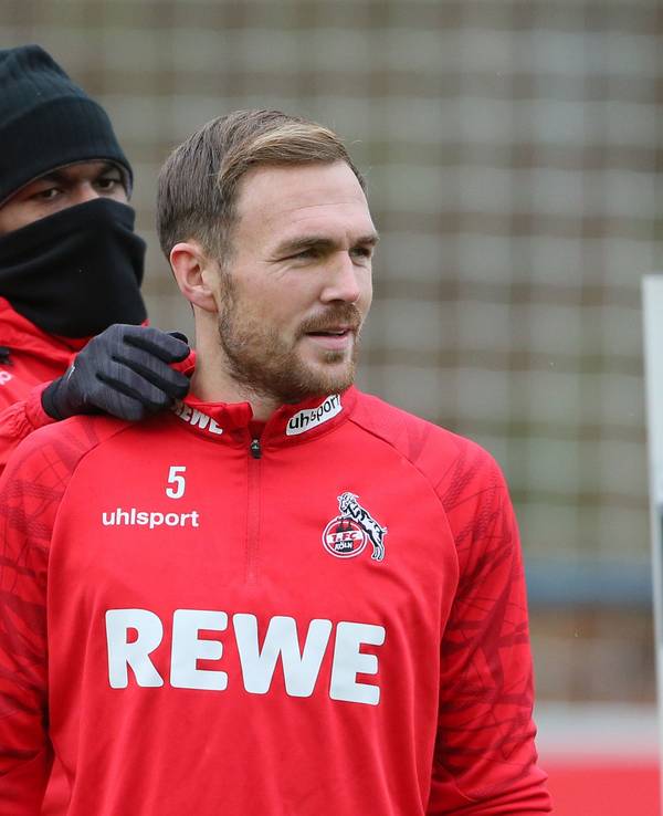 Ex-Kölner Rafael Czichos, hier im FC-Training am 1. Dezember 2021, meldete sich aus dem Trainingslager seines neuen Klubs.