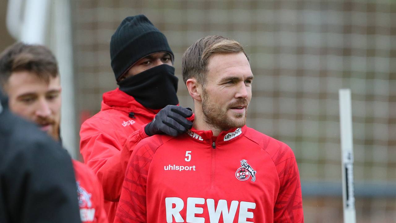 Ex-Kölner Rafael Czichos, hier im FC-Training am 1. Dezember 2021, meldete sich aus dem Trainingslager seines neuen Klubs.