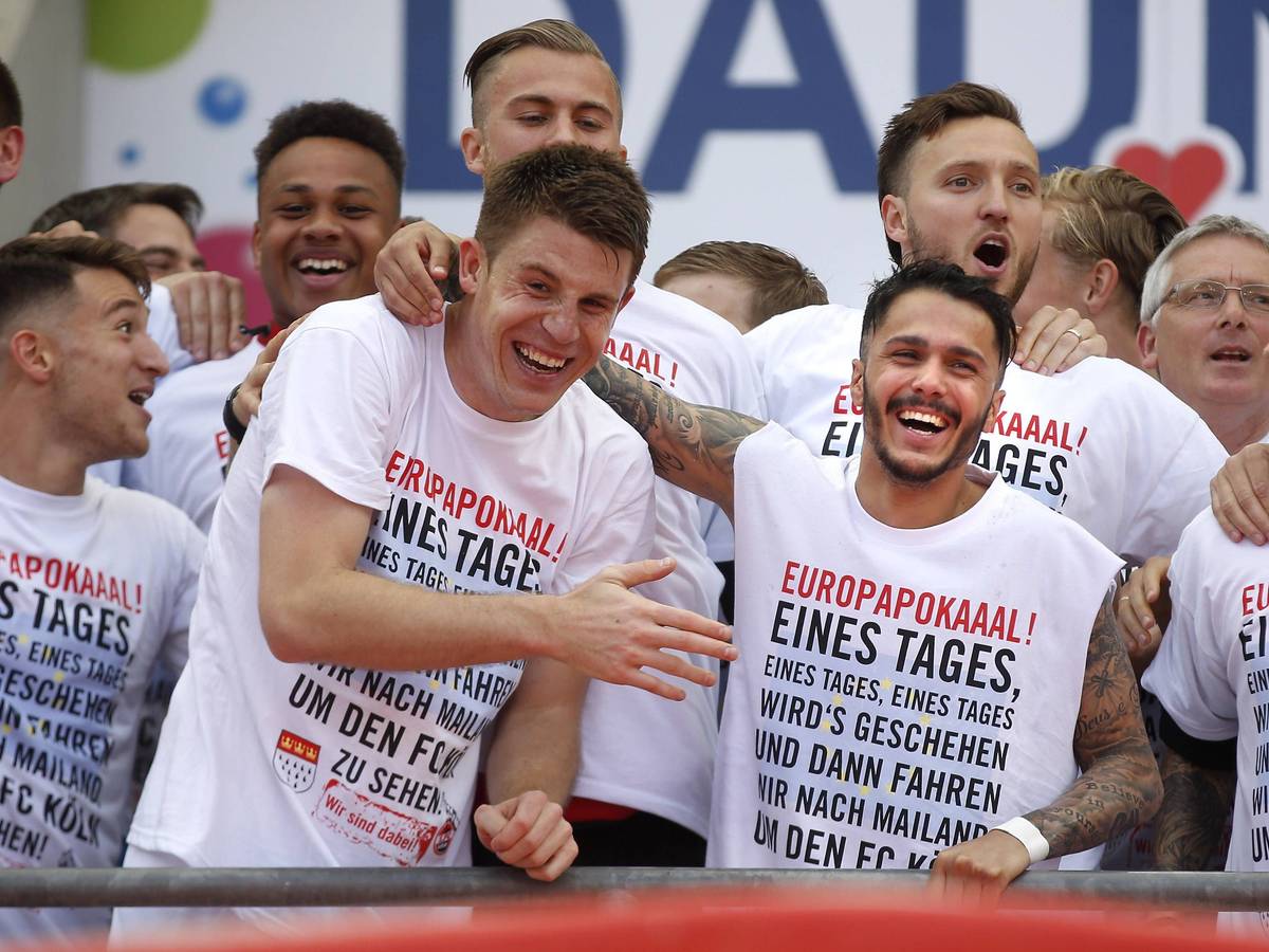 Die Mannschaft des 1. FC Köln um Leonardo Bittencourt, Dominique Heintz und Co. feierten am 20. Mai 2017 den Einzug in den Europapokal. Auch Salih Özcan ist dabei.
