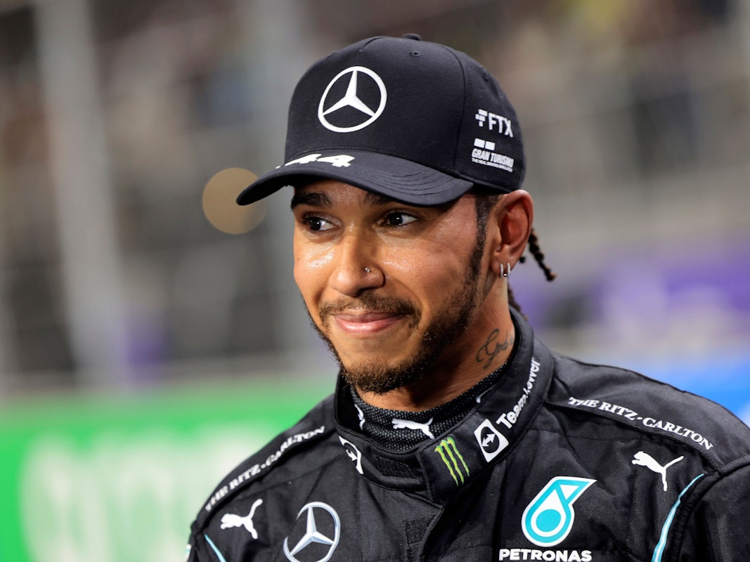 Merceds-Pilot Lewis Hamilton an der Rennstrecke.