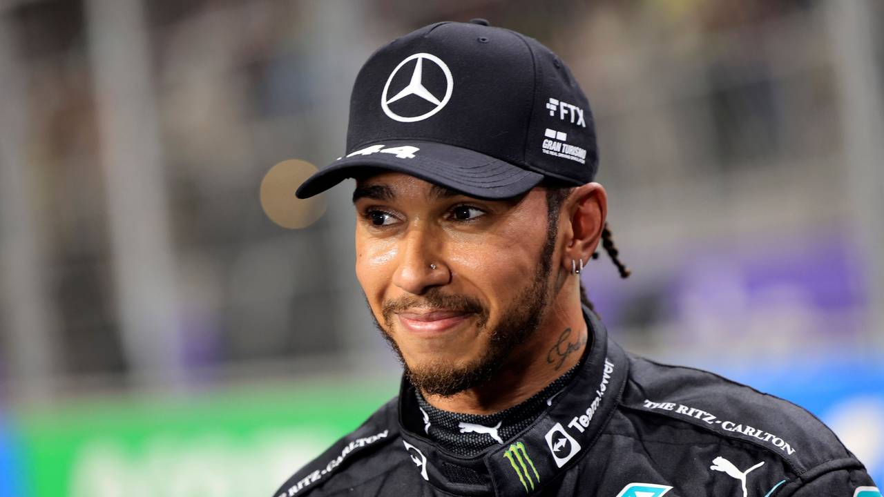 Merceds-Pilot Lewis Hamilton an der Rennstrecke.