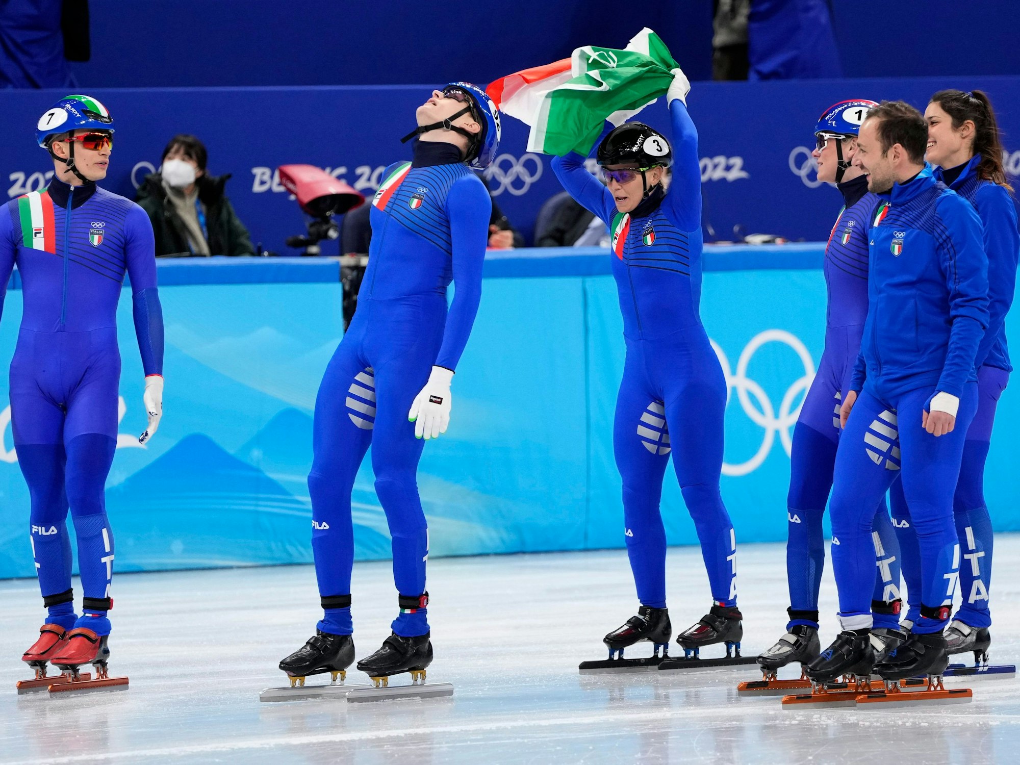 Eisschnelllauf: Bereits am ersten Tag der Medaillenentscheidungen bei Olympia 2022 in Peking holte sich Italien die erste Medaille.