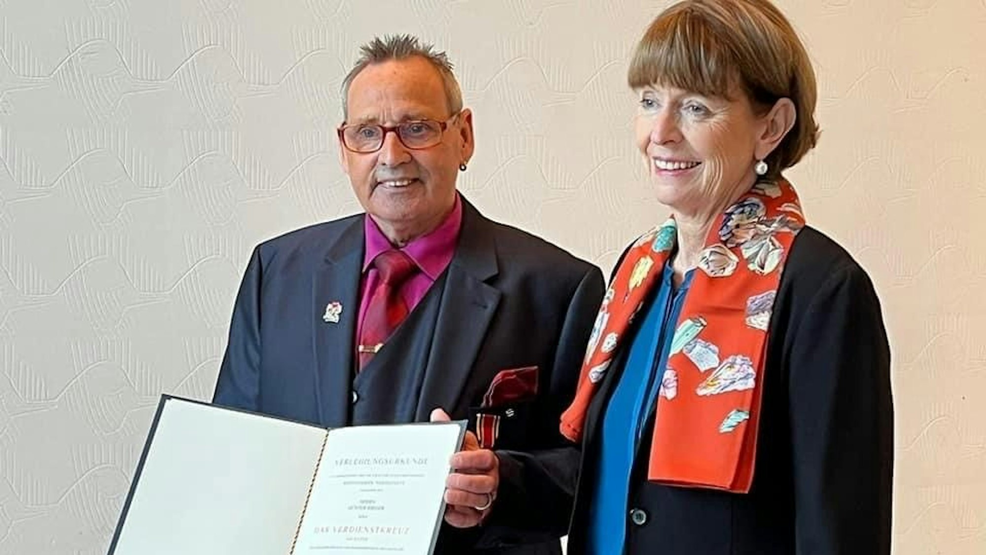 Larry G. Rieger mit OB Henriette Reker