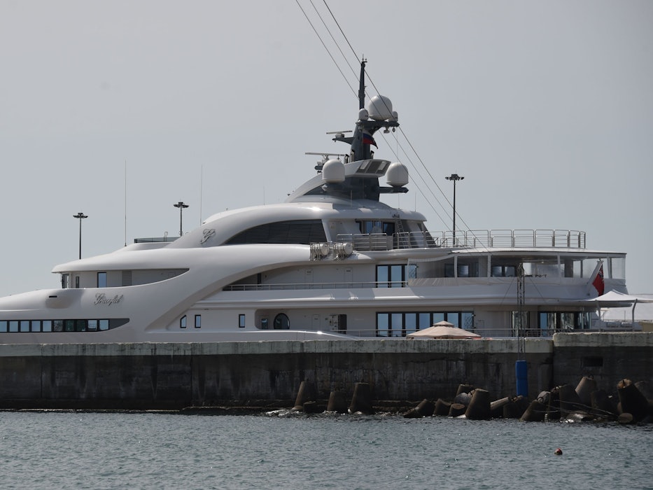 Die Putin-Jacht „Graceful“ (hier am 13. Juli 2015) im Jachthafen von Sotchi in Russland. Zuletzt lag die Jacht im Hamburger Hafen.