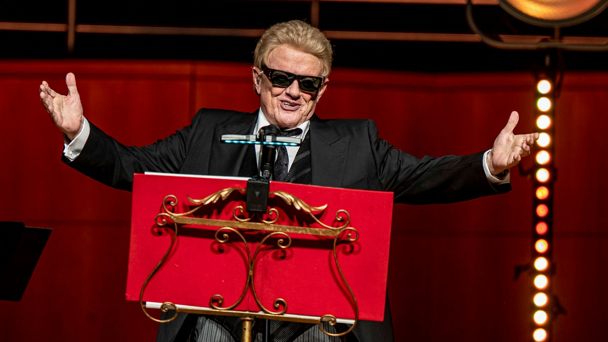 Der Sänger Heino tritt in der Tonhalle auf. Hier gibt er sein Konzert "Heino goes Klassik - Ein deutscher Liederabend"