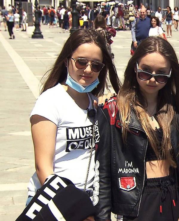 „Die Geissens“ auf RTLZWEI: Unser Bild zeigt Davina (lvon links), Shania und Carmen Geiss in Venedig im Jahr 2021.