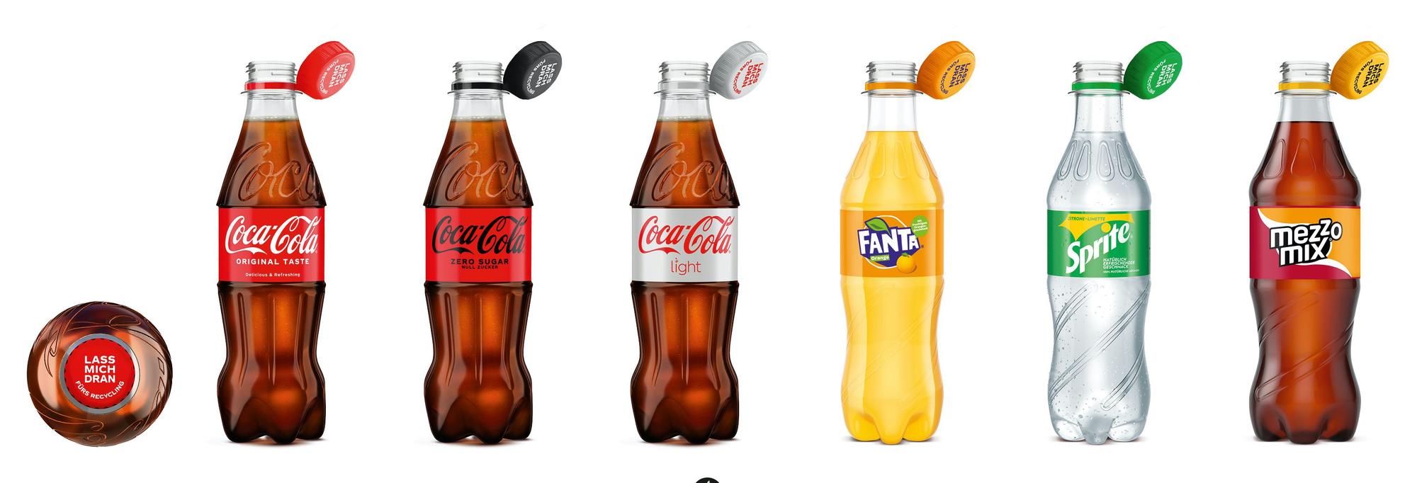 Die neuen Deckel der Coca-Cola-Familie bleiben an der Flasche. Gekennzeichnet sind die Deckel mit der Aufschrift „Lass' mich dran!“.