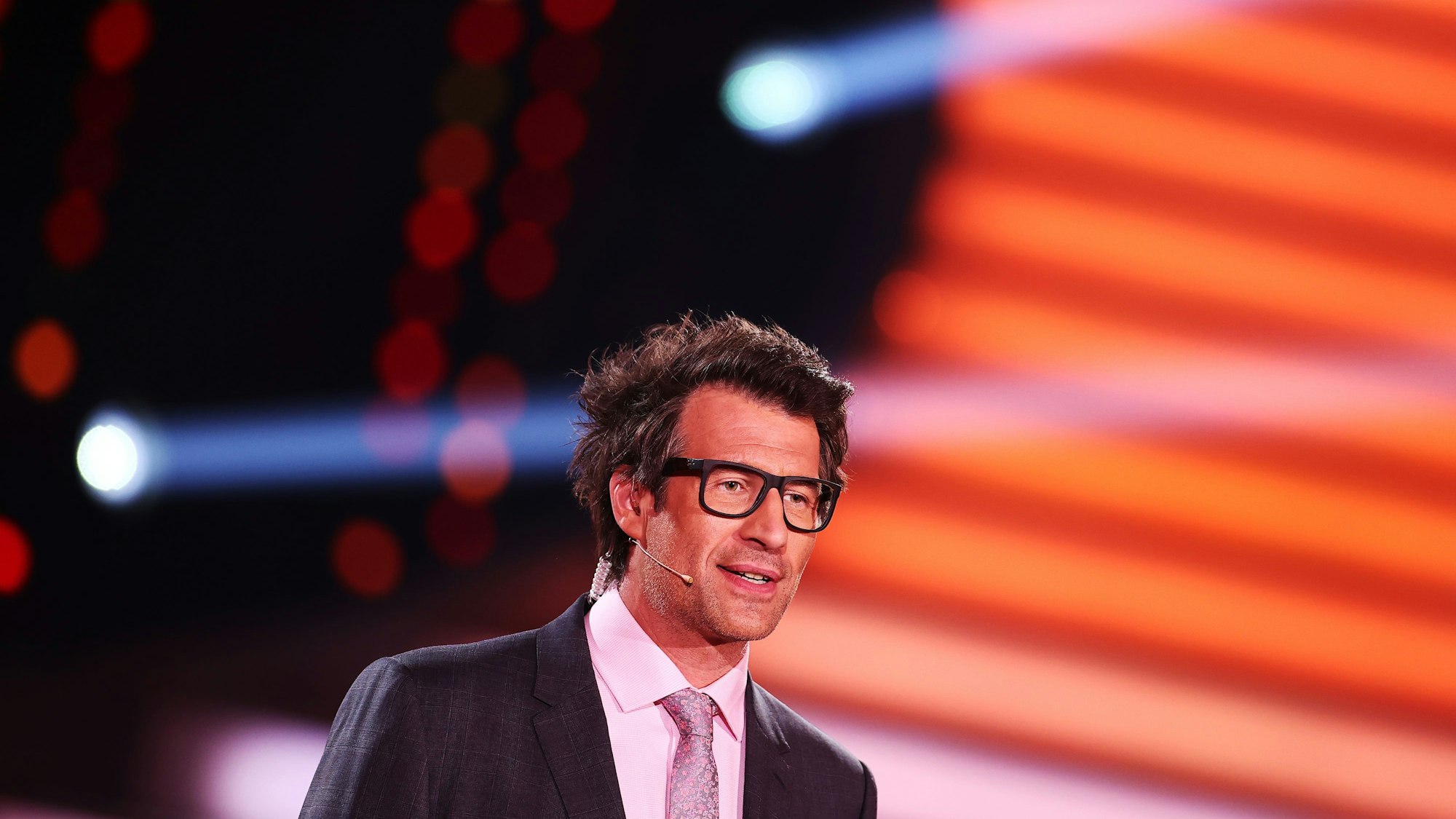 Der Moderator Daniel Hartwich steht bei der RTL-Tanzshow „Let’s Dance“ auf der Bühne.