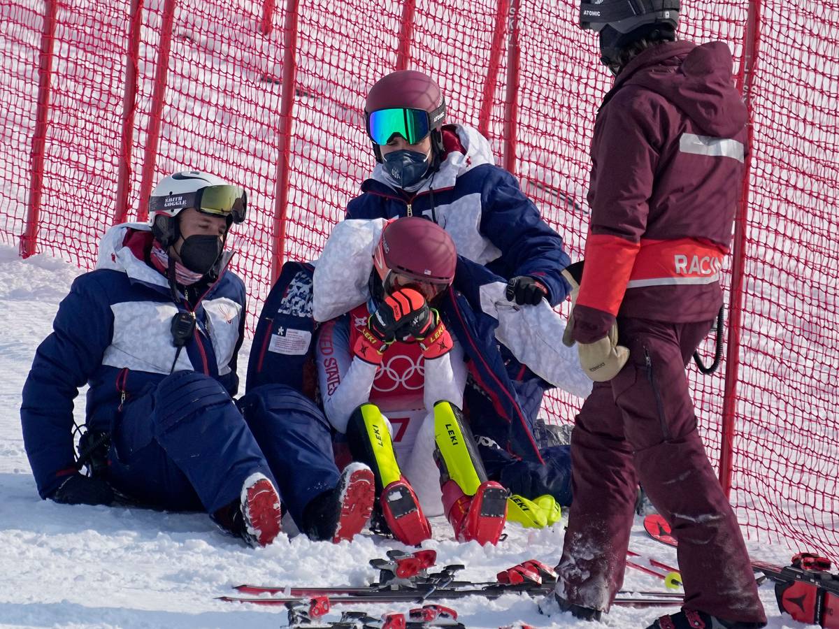 Mikaela Shiffrin weint nach dem Slalom-Aus bei Olympia.
