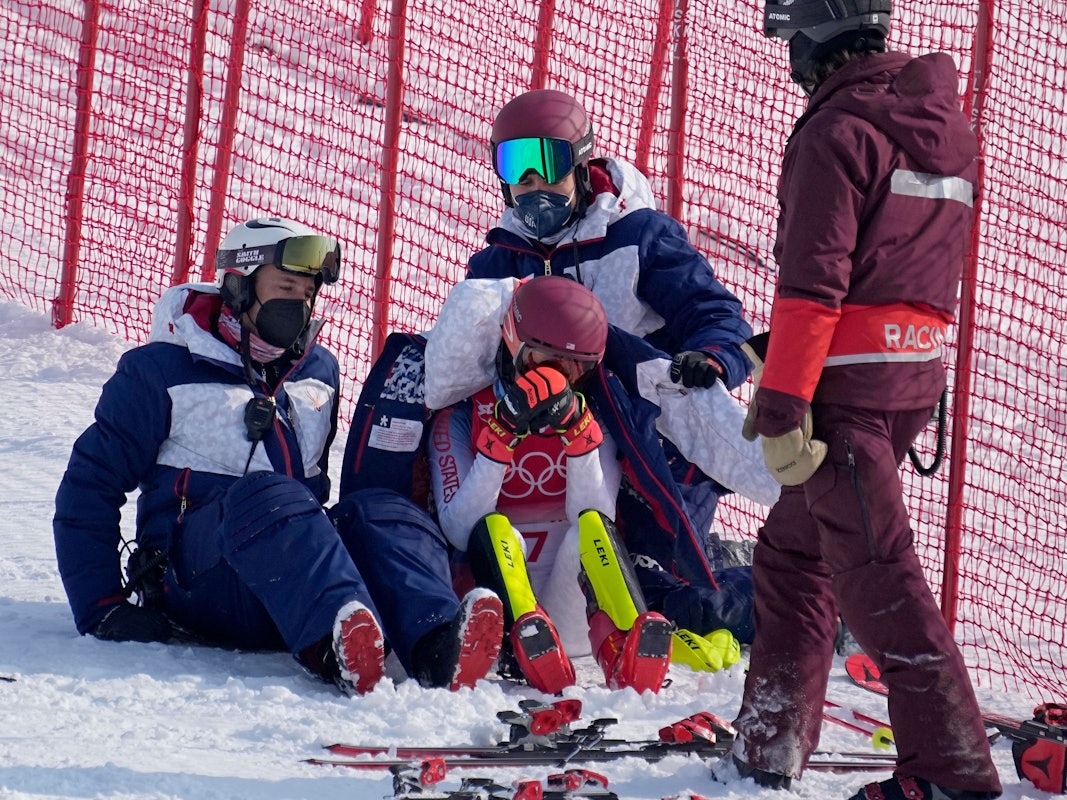 Mikaela Shiffrin weint nach dem Slalom-Aus bei Olympia.