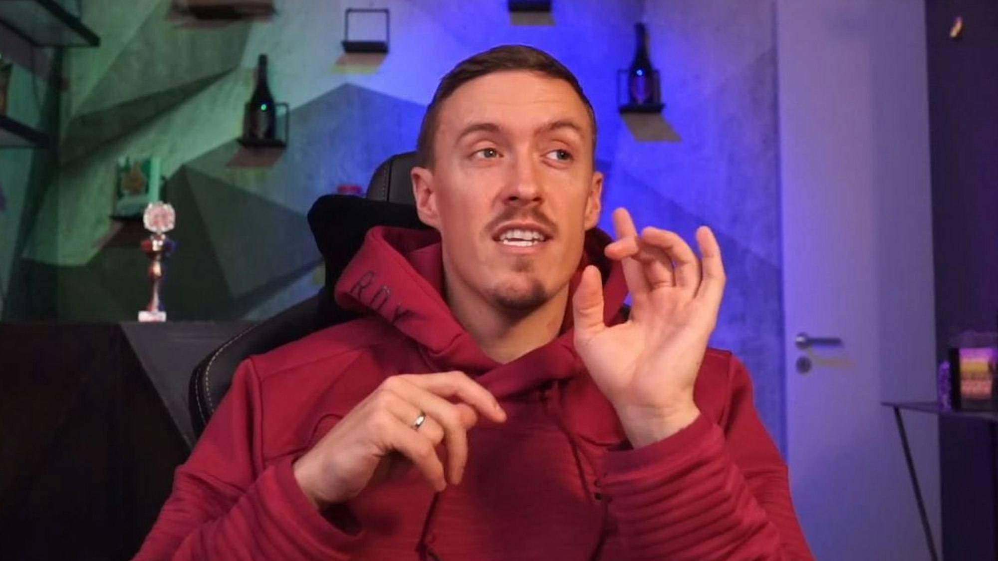 Max Kruse spricht in einem Video auf seinem Twitch-Kanal über das Thema Corona.