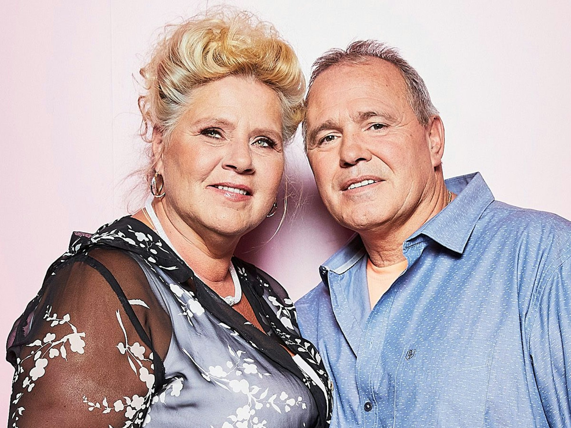 Harald Elsenbast (r.) und Silvia Wollny (l.) sind seit über sieben Jahren ein Paar (unser Foto zeigt die beiden am 17. Dezember 2020).