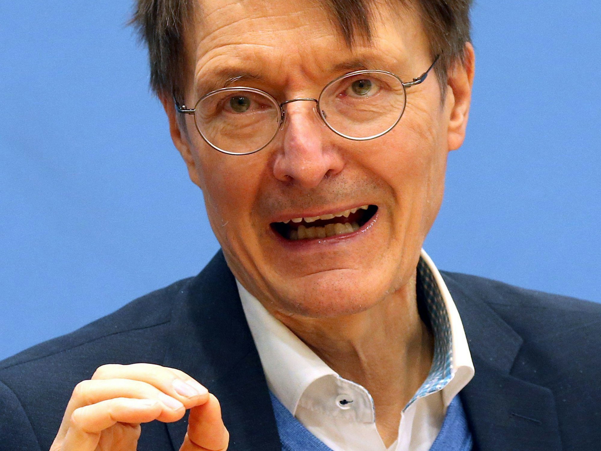 Karl Lauterbach (hier am 8.2.2022) appellierte auch an die Nachbarländer.