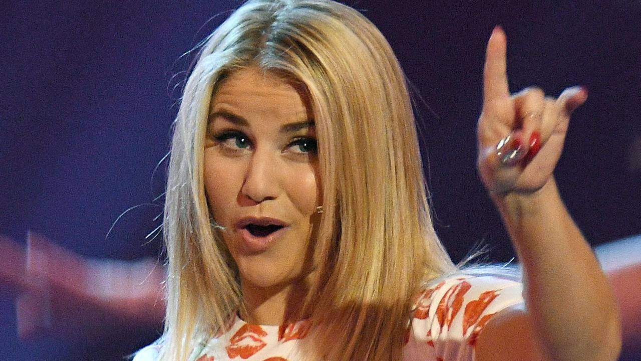 Die Sängerin Beatrice Egli steht bei der ARD Show „Schlagerboom 2017“ auf der Bühne.