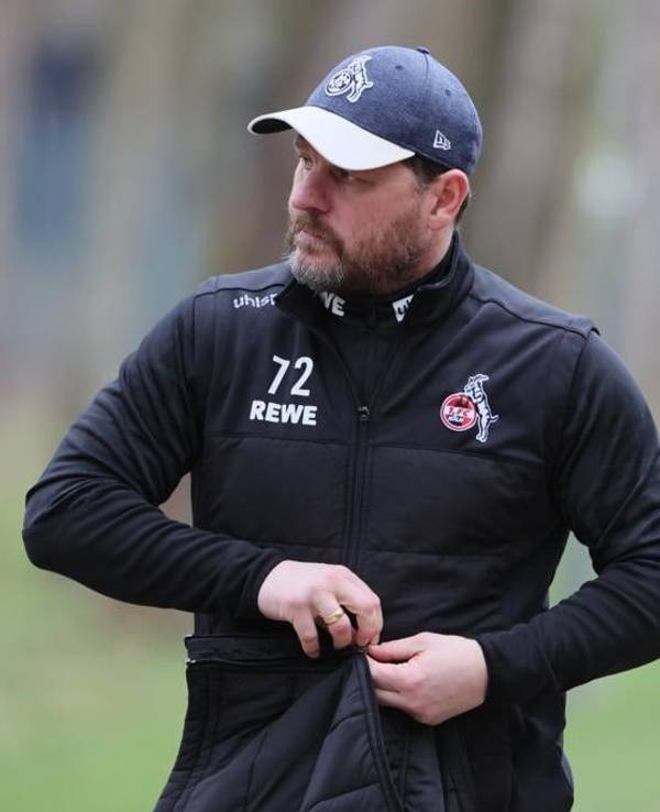 Steffen Baumgart am 9. Februar 2022 auf dem Weg zum Trainingsplatz am Geißbockheim.