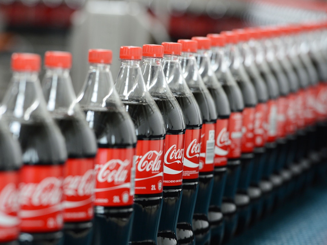 Coca-Cola ändert eine Kleinigkeit an den Flaschen. Hier ein Symbolfoto vom 21. August 2013.