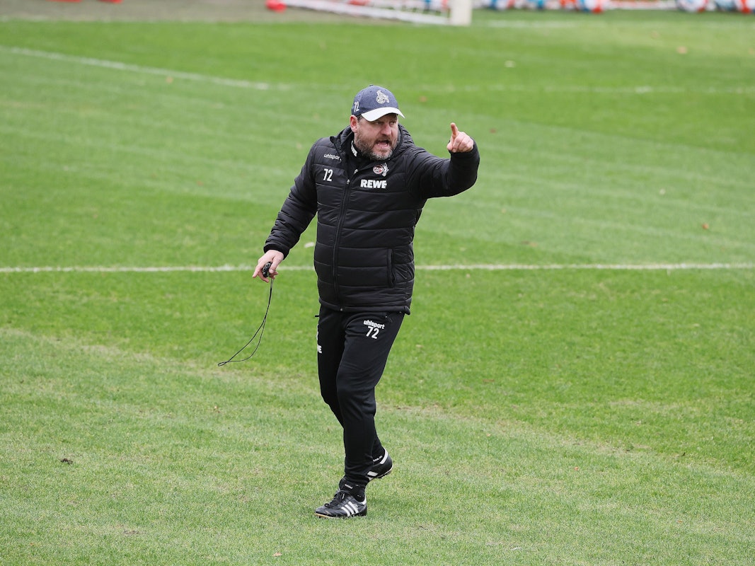 Steffen Baumgart stand nach seiner Corona-Quarantäne, am 9. Februar 2022, wieder auf dem Trainingsplatz.