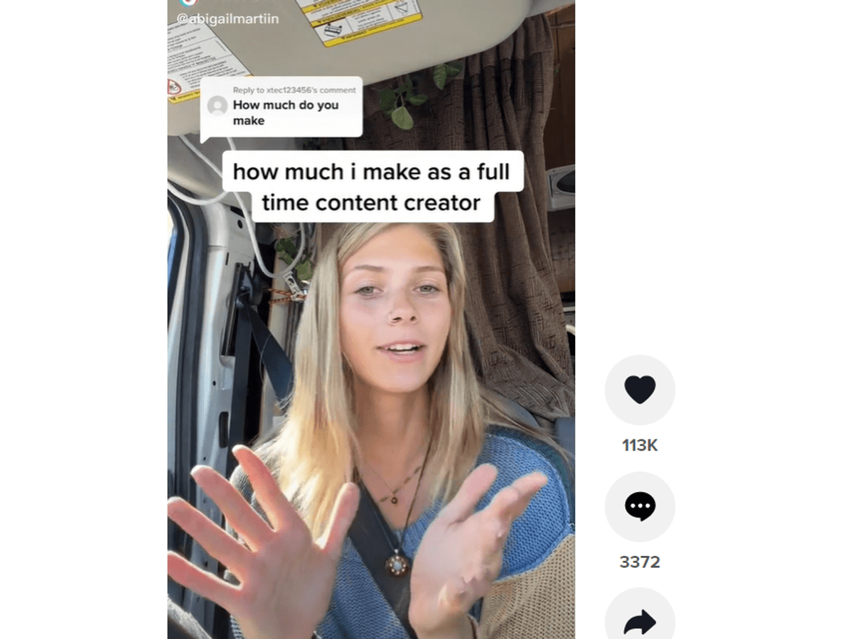 TikTok-Star Abigail Martin beantwortet in ihrem Video vom 07. Februar 2022 die Frage eines Abonnenten und berichtet davon, wie viel und womit genau sie Geld verdient.