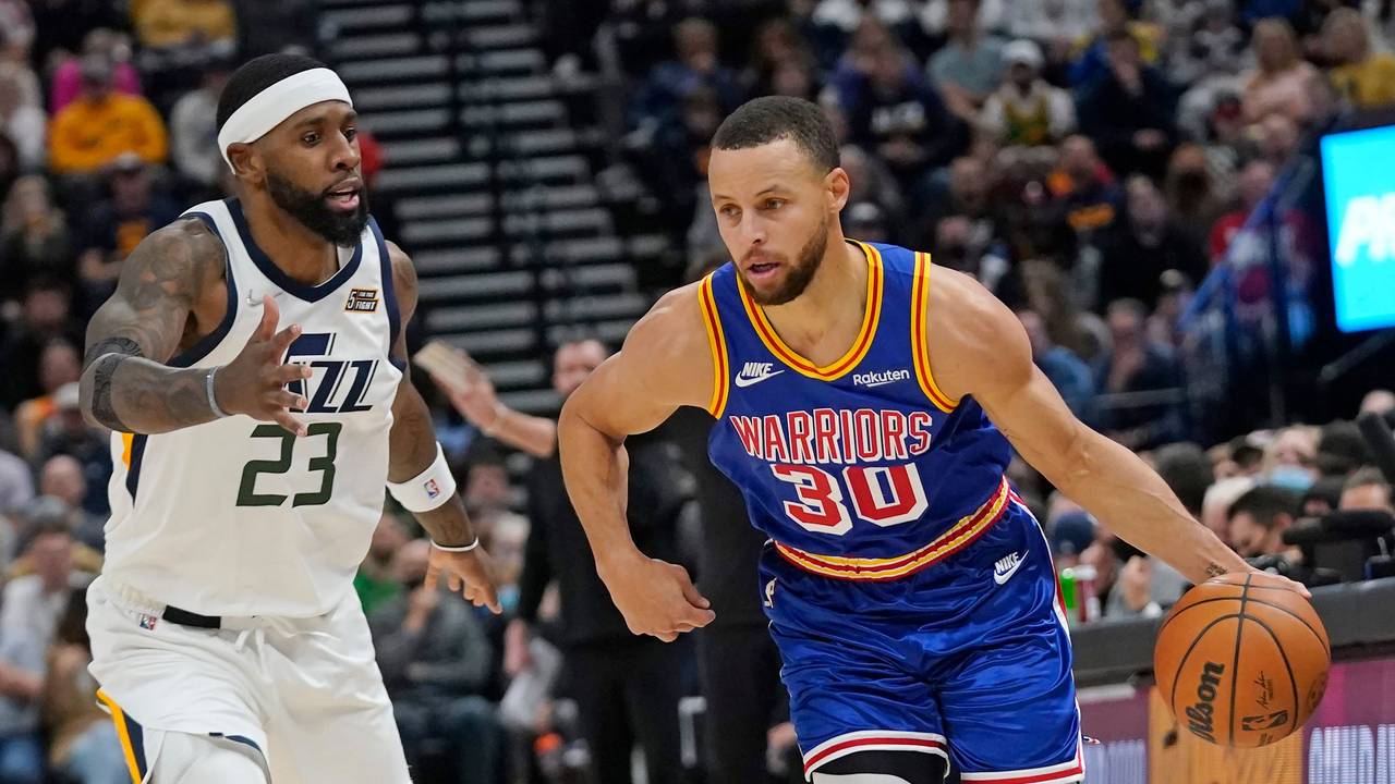 Warriors-Star Stephen Curry und Jazz-Guard Royce O'Neale.