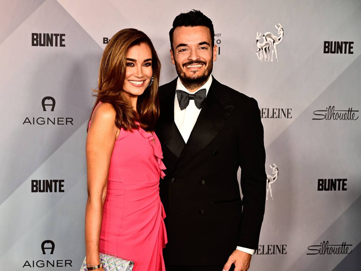 Jana Ina und Giovanni Zarrella kommen zur Charity-Veranstaltung "Tribute to Bambi" in das Hotel «Titanic Chaussee Berlin».