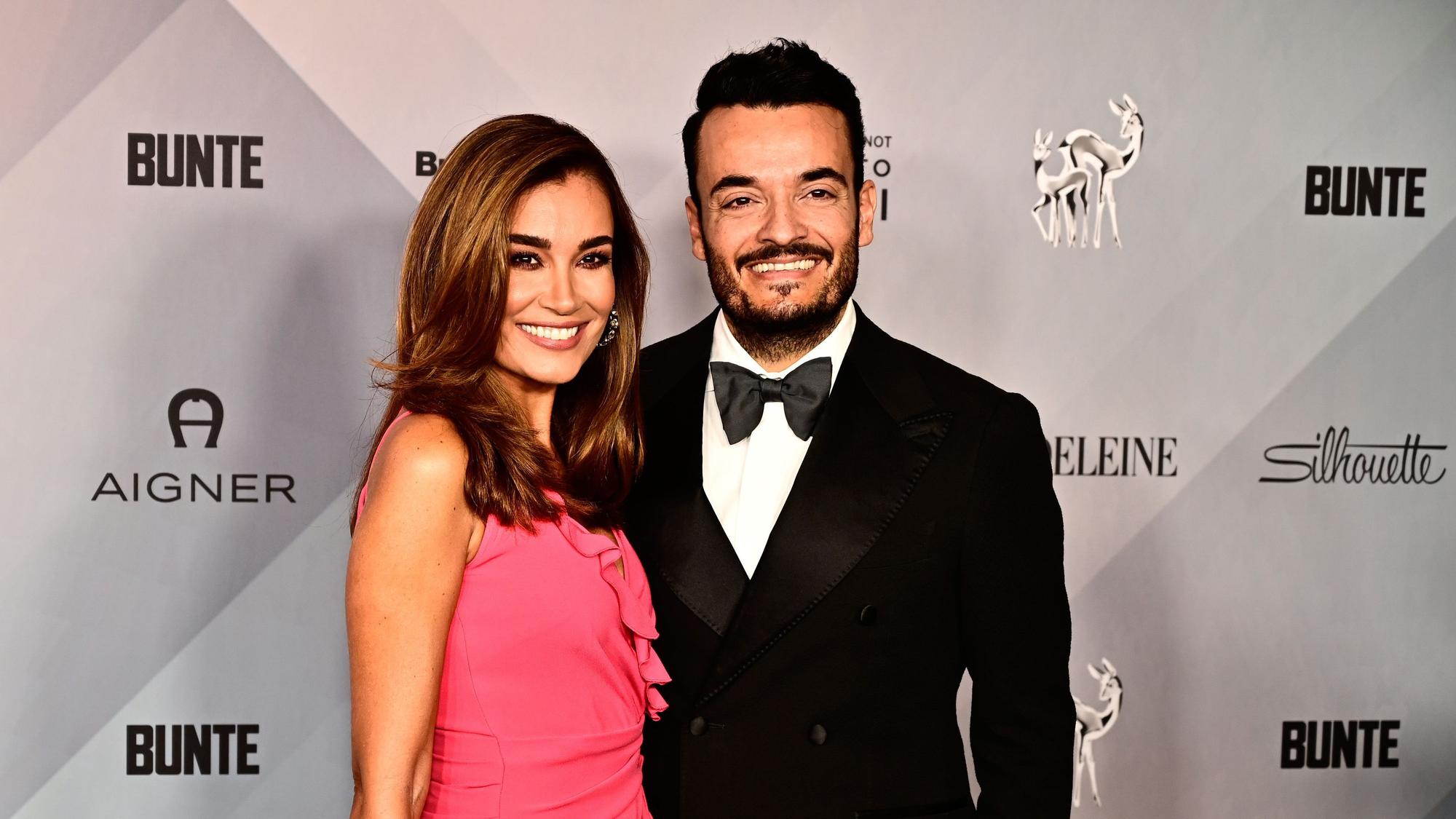 Jana Ina und Giovanni Zarrella kommen zur Charity-Veranstaltung "Tribute to Bambi" in das Hotel «Titanic Chaussee Berlin».