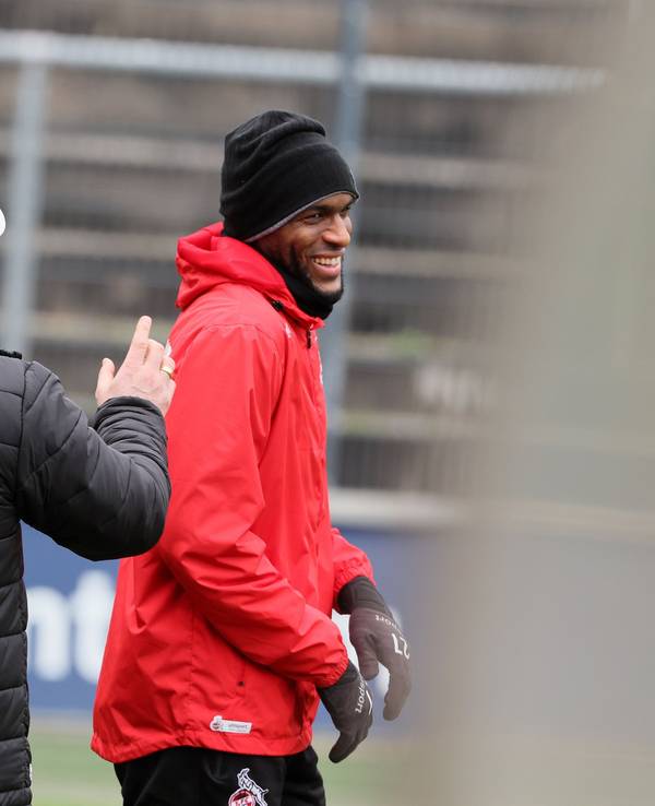 Steffen Baumgart scherzt mit Anthony Modeste.