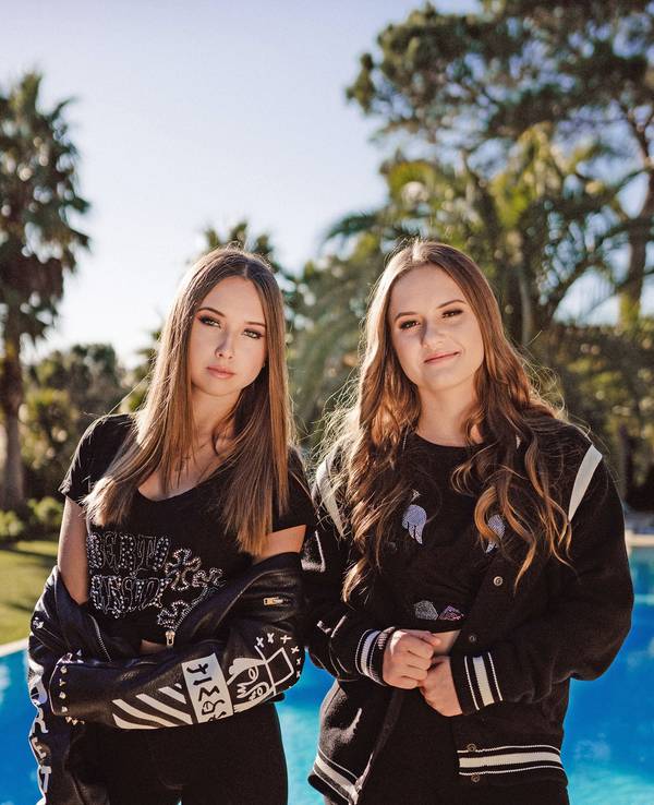 Das Foto zeigt Shania und Davina Geiss in der RTL2-Show "Die Geissens - Eine schrecklich glamouröse Familie".