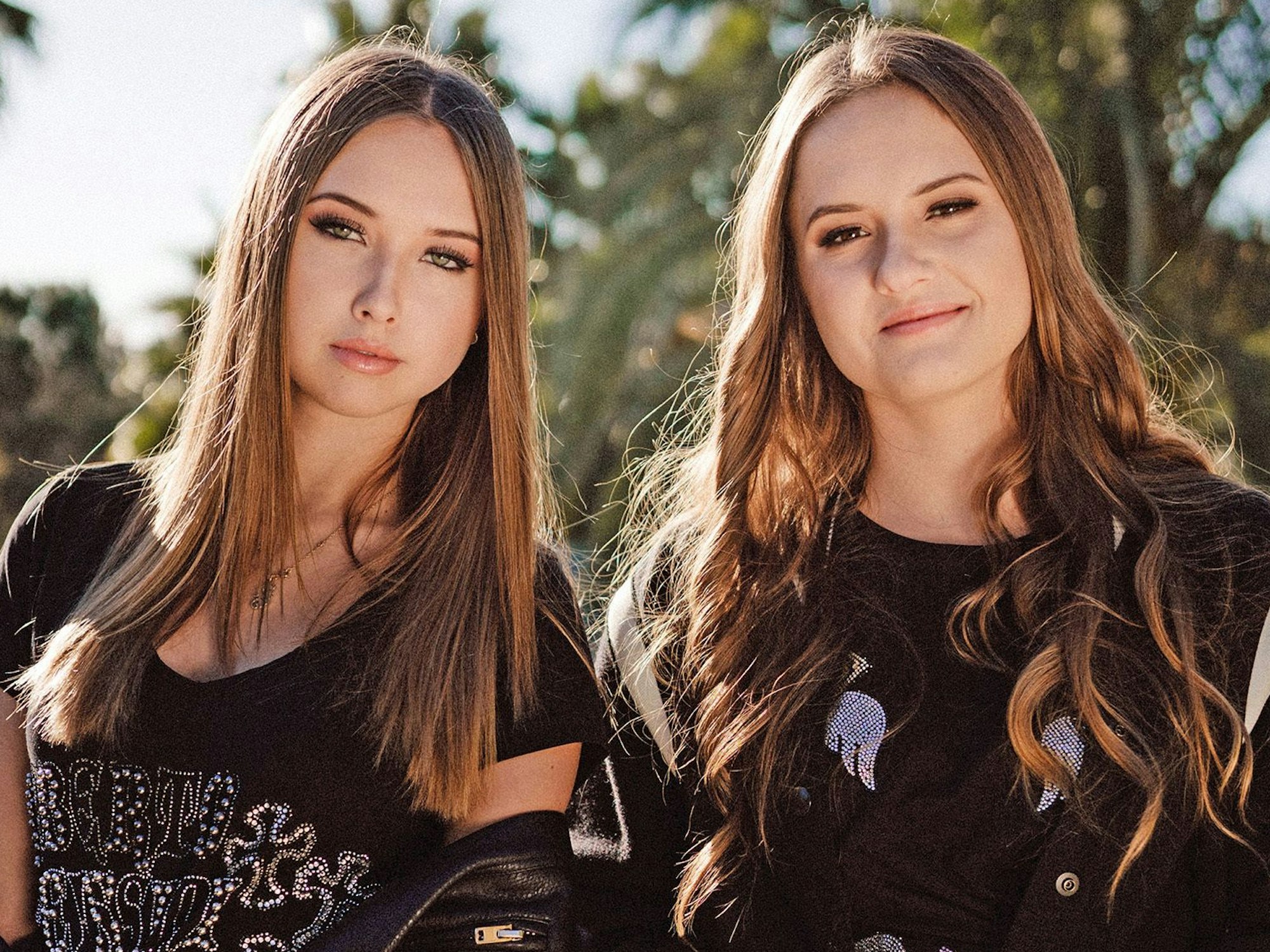 Das Foto zeigt Shania und Davina Geiss in der RTL2-Show "Die Geissens - Eine schrecklich glamouröse Familie".