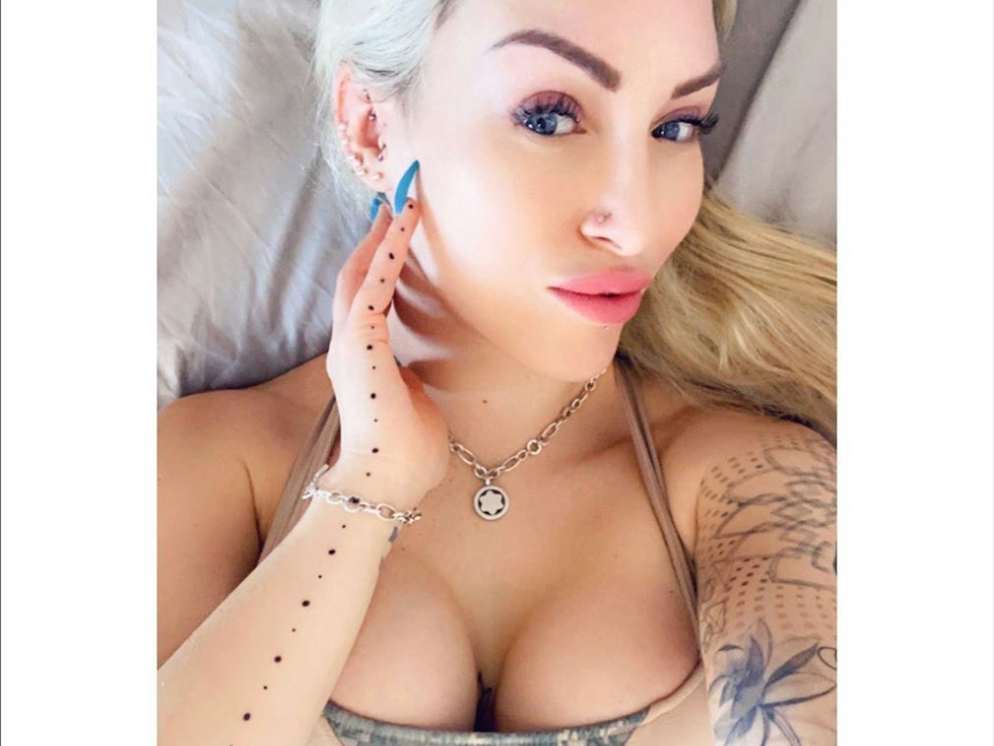 Tracy Kiss sorgt mit ihrem neuen Tattoo nicht bei allen für Begeisterung.