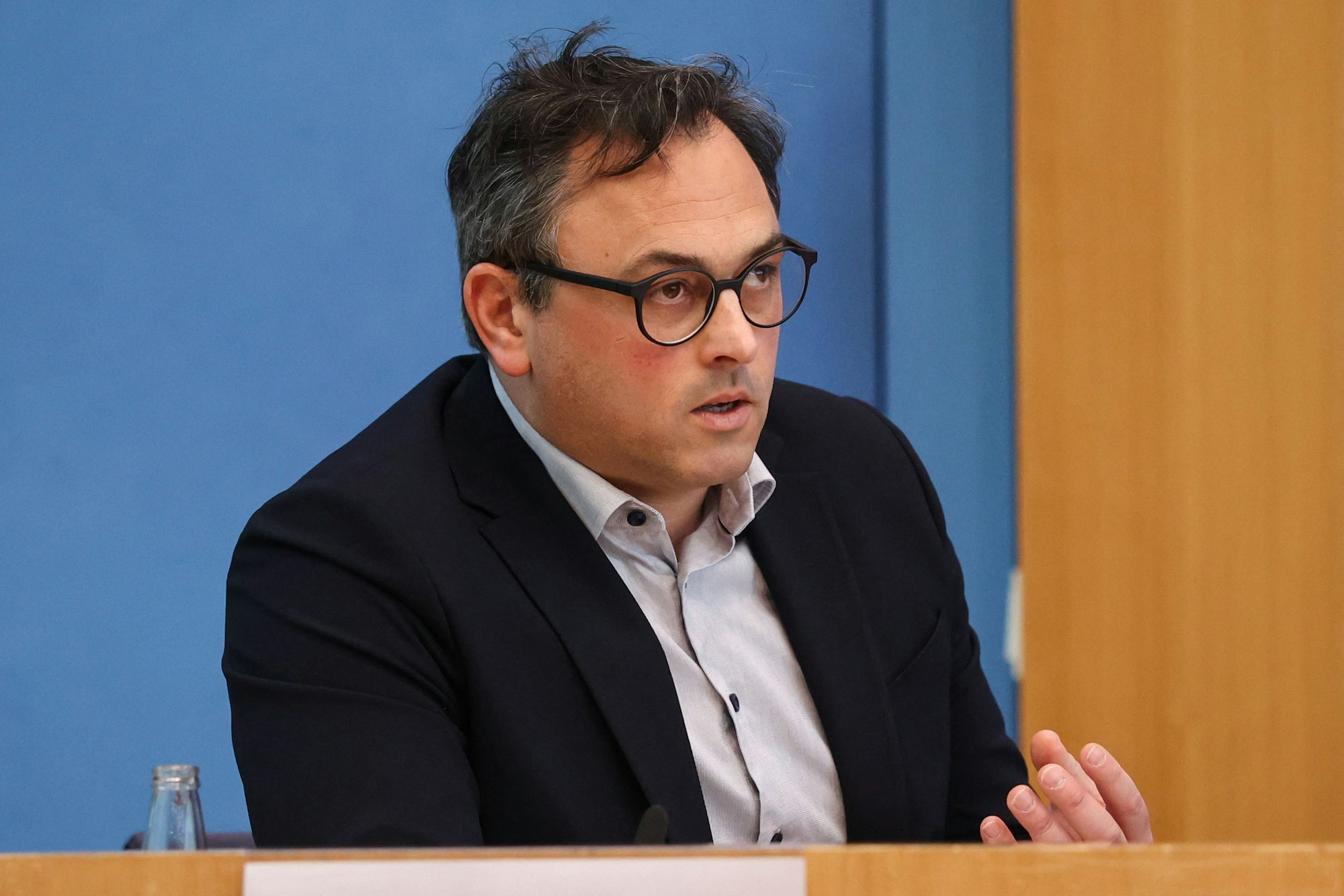 Intenivmediziner Professor Christian Karagiannidis macht in der Corona-Pandemie Mut. Das Foto zeigt ihn am 28. Januar 2022 auf einer Pressekonferenz in Berlin.