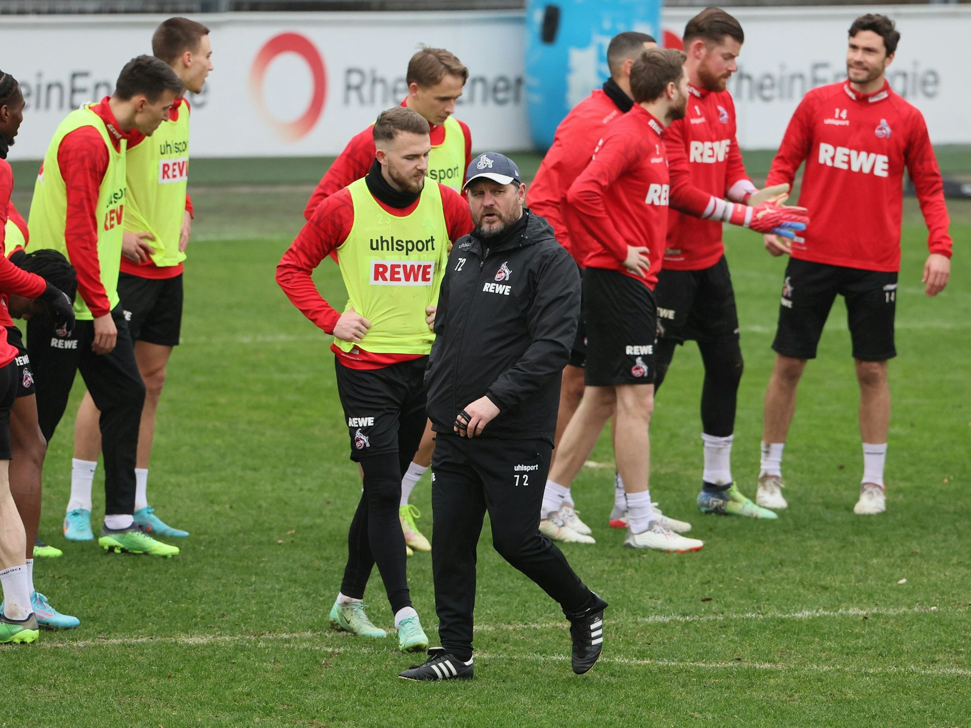 Steffen Baumgart im Abschlusstraining des 1. FC Köln vor dem Leipzig-Spiel