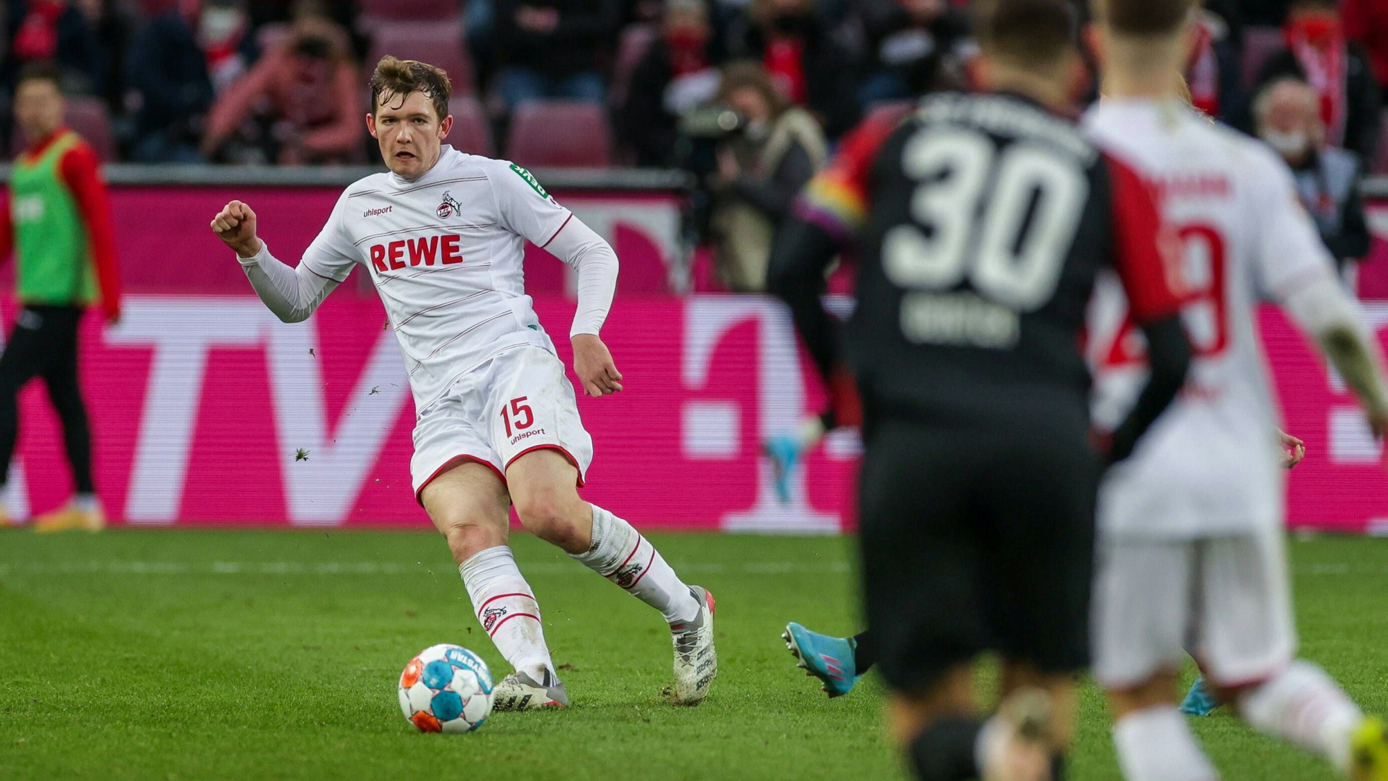 Luca Kilian spielt für den 1. FC Köln gegen den SC Freiburg.