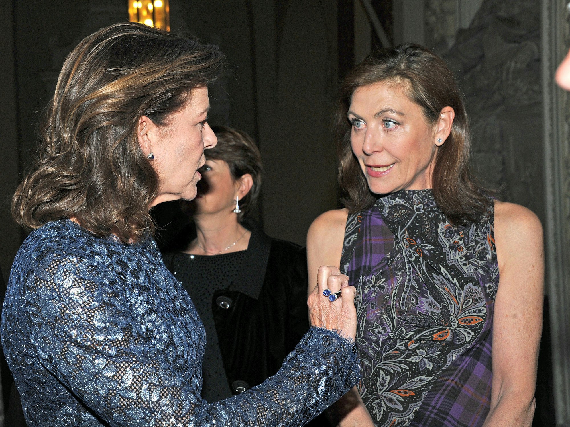 Alexandra von Rehlingen (rechts, hier 2016 mit Caroline Prinzessin von Hannover) hat mit einem Instagram-Beitrag heftige Kritik auf sich gezogen.