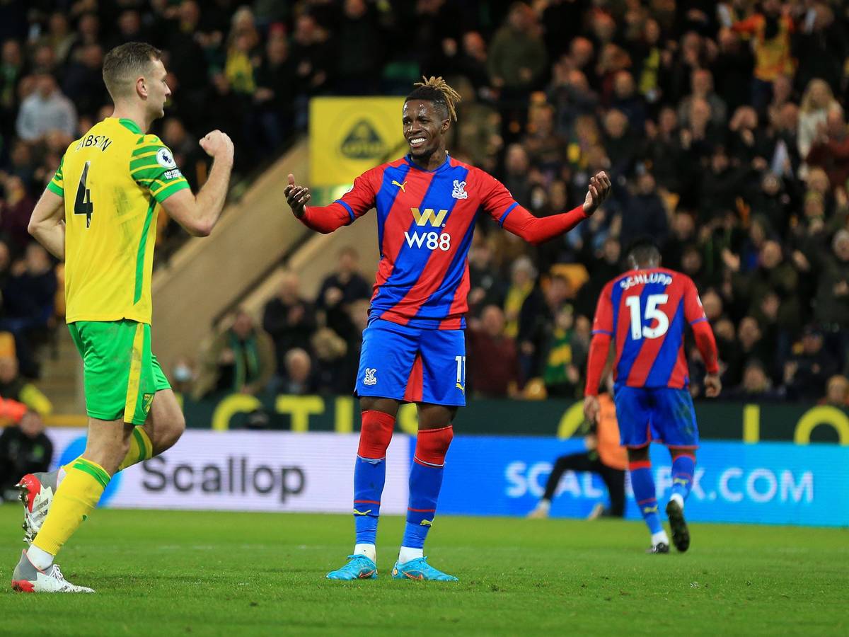 Wilfried Zaha (Crystal Palace) hadert.