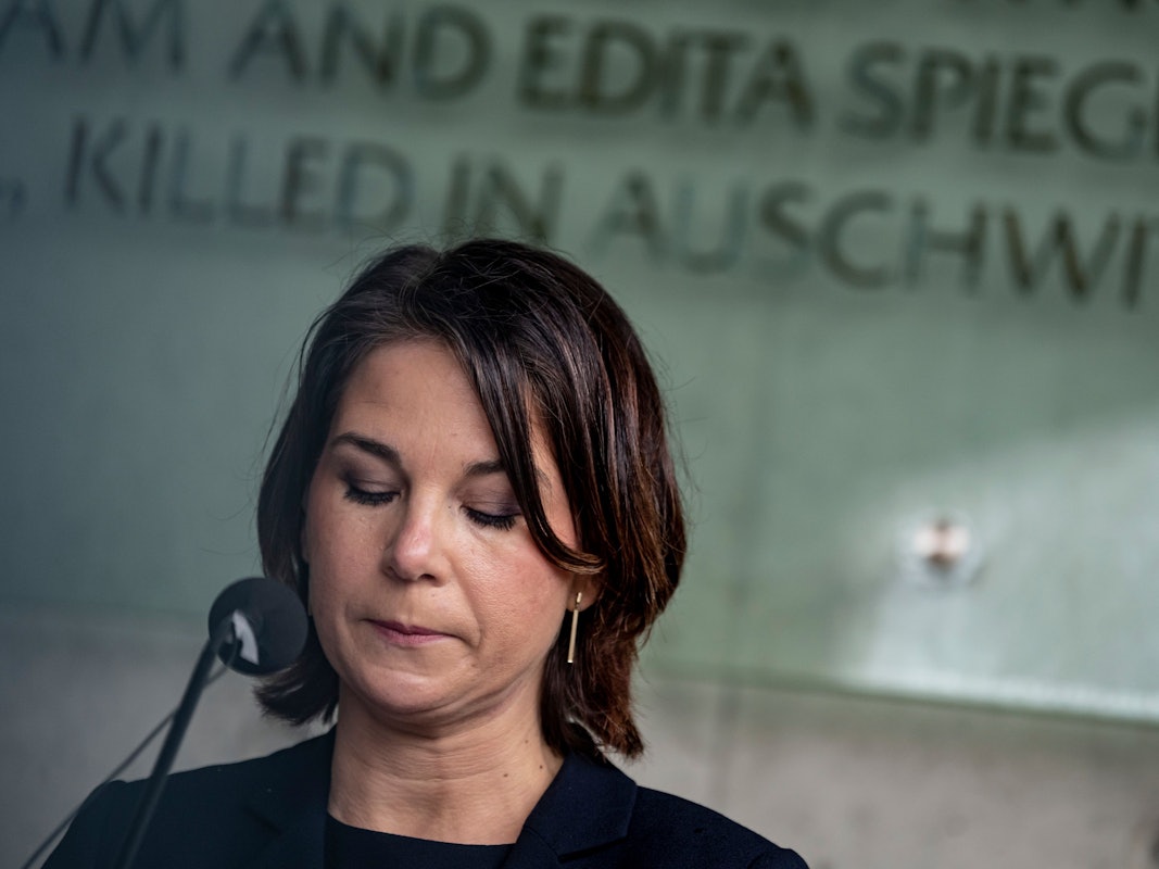 Außenministerin Baerbock (Grüne) besuchte am Donnerstag (10. Februar) die Holocaust-Gedenkstätte Yad Vashem und hielt sichtlich bewegt eine Rede. Mehrfach stockte ihr der Atem, sie war den Tränen nah.