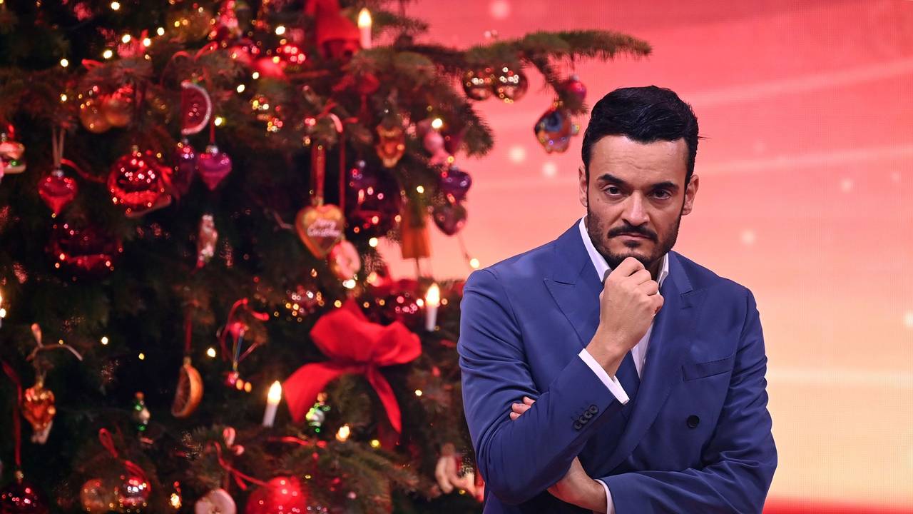 Musiker Giovanni Zarrella steht bei der TV-Spendengala „Ein Herz für Kinder“ auf der Bühne.