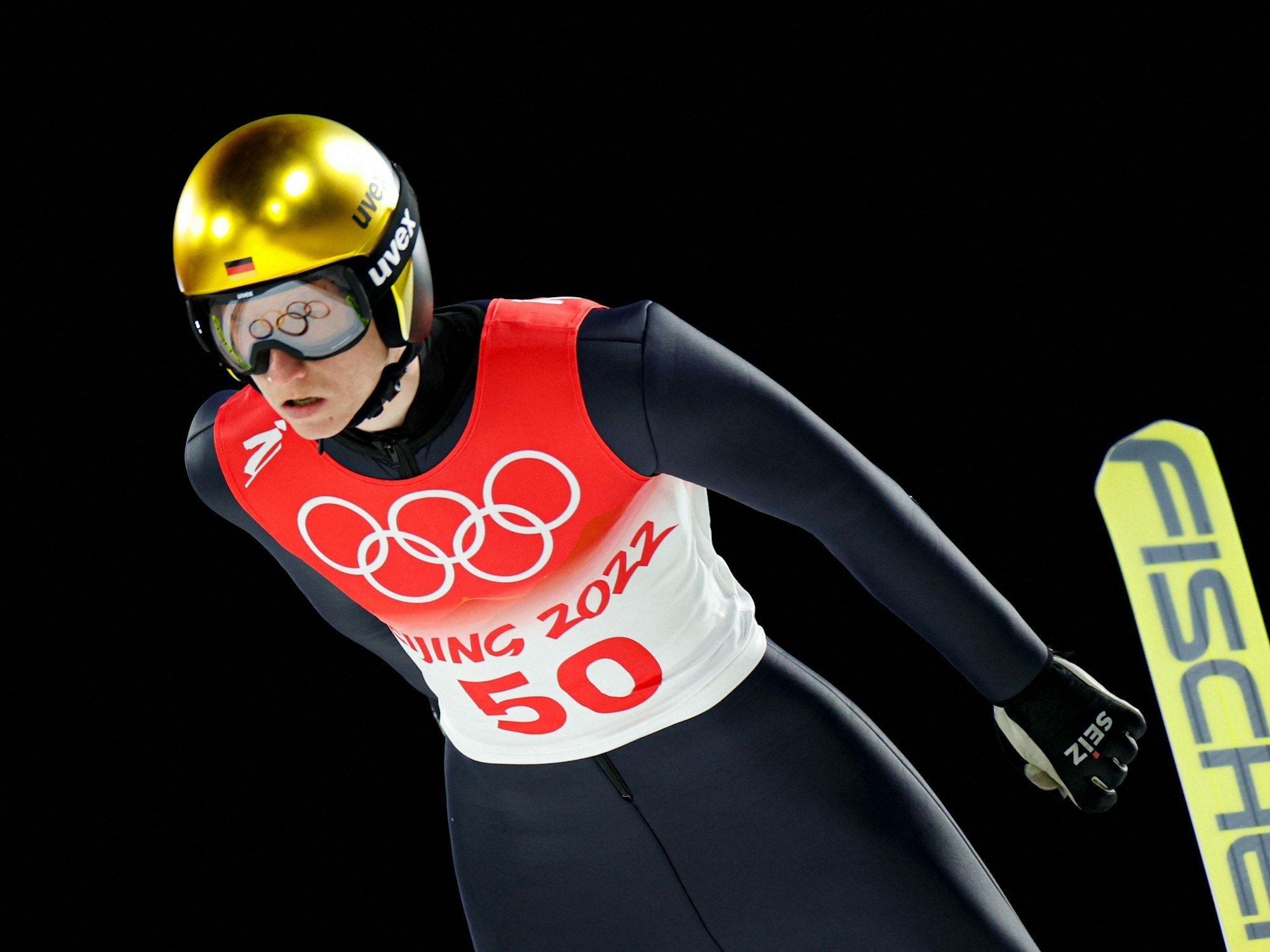 Karl Geiger in Aktion bei Olympia.