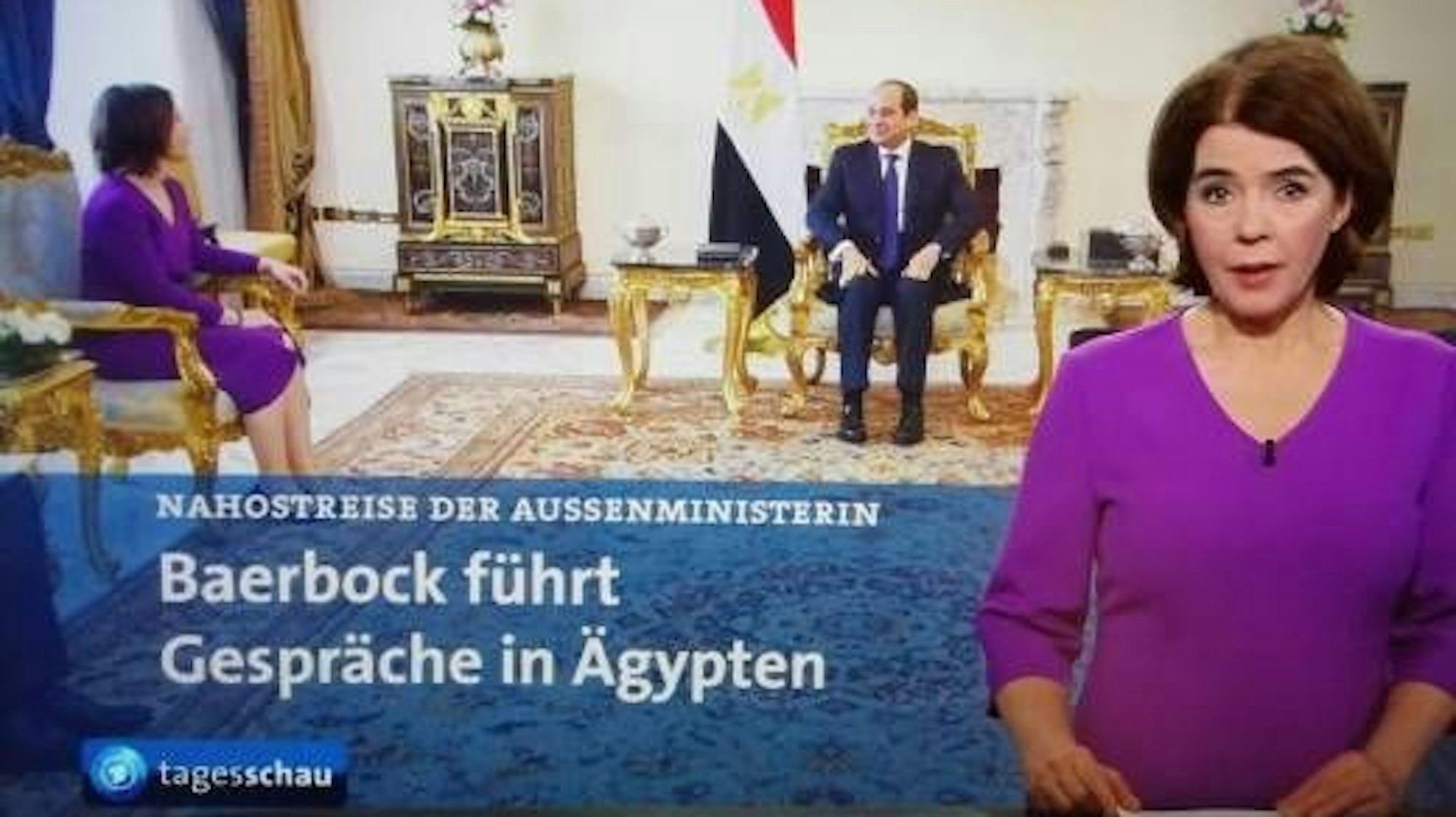Bundesaußerministerin Annalena Baerbock und Moderatorin Susanne Daubner im Partnerlook.