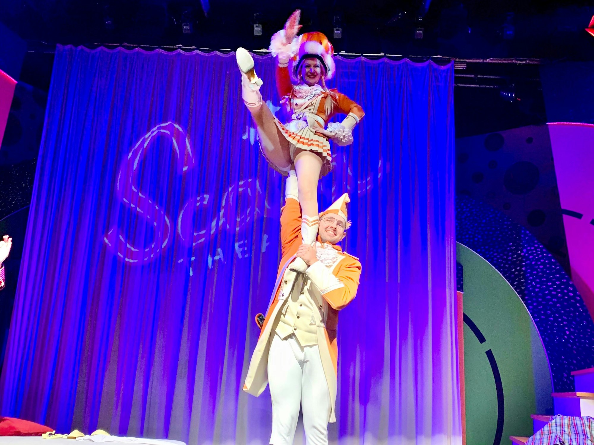 Christina „Stina“ Pohl wurde am Freitag (11. Februar 2022) im Kölner Scala-Theater als Tanz-Marie der Nippeser Bürgerwehr verabschiedet.