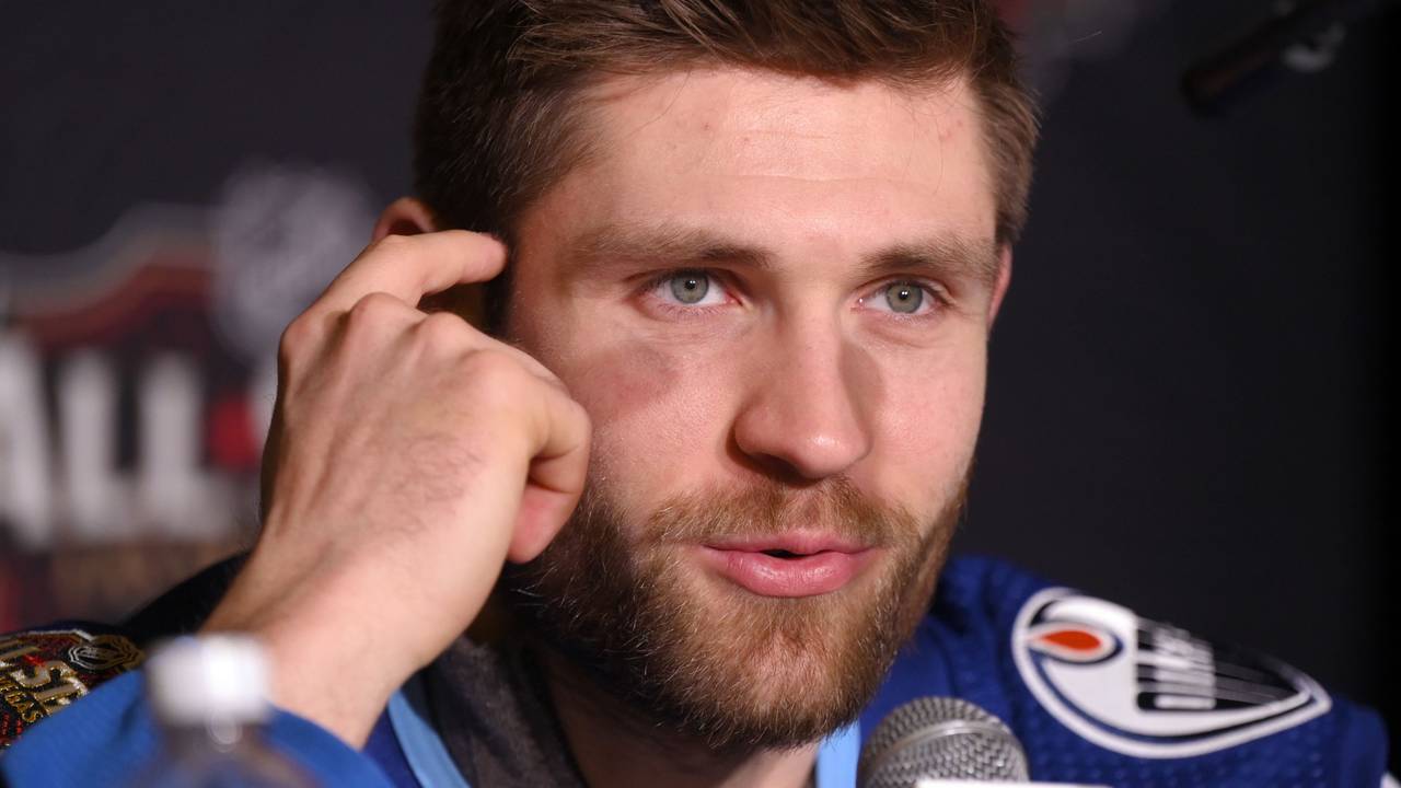 Leon Draisaitl bei einer Pressekonferenz vor dem All-Star-Spiel.