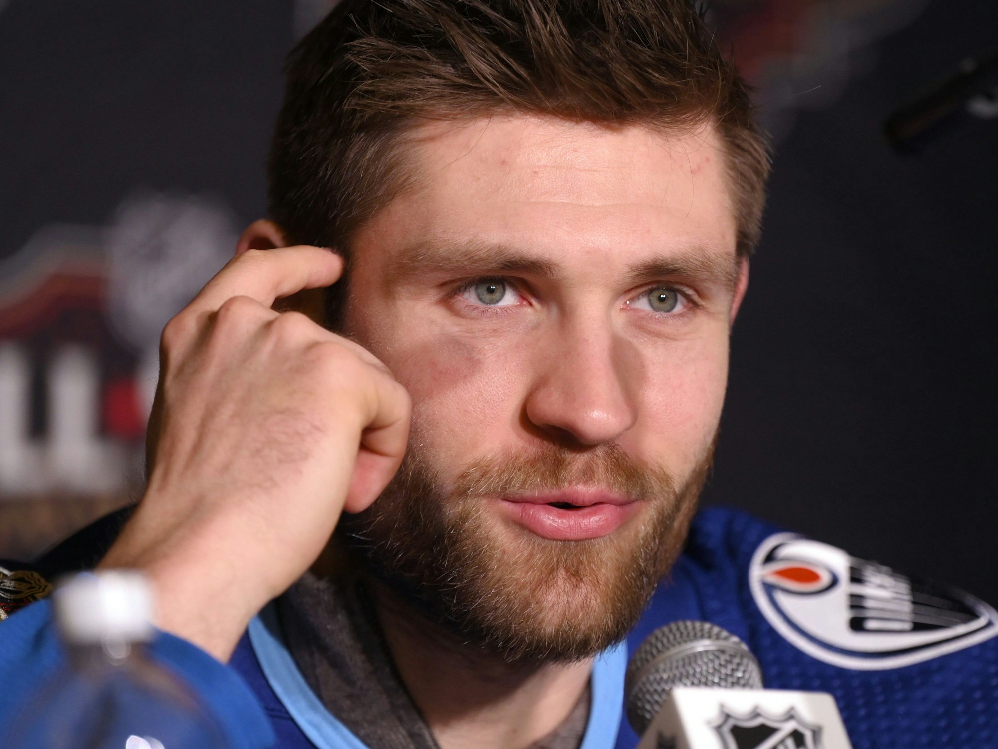 Leon Draisaitl bei einer Pressekonferenz vor dem All-Star-Spiel.