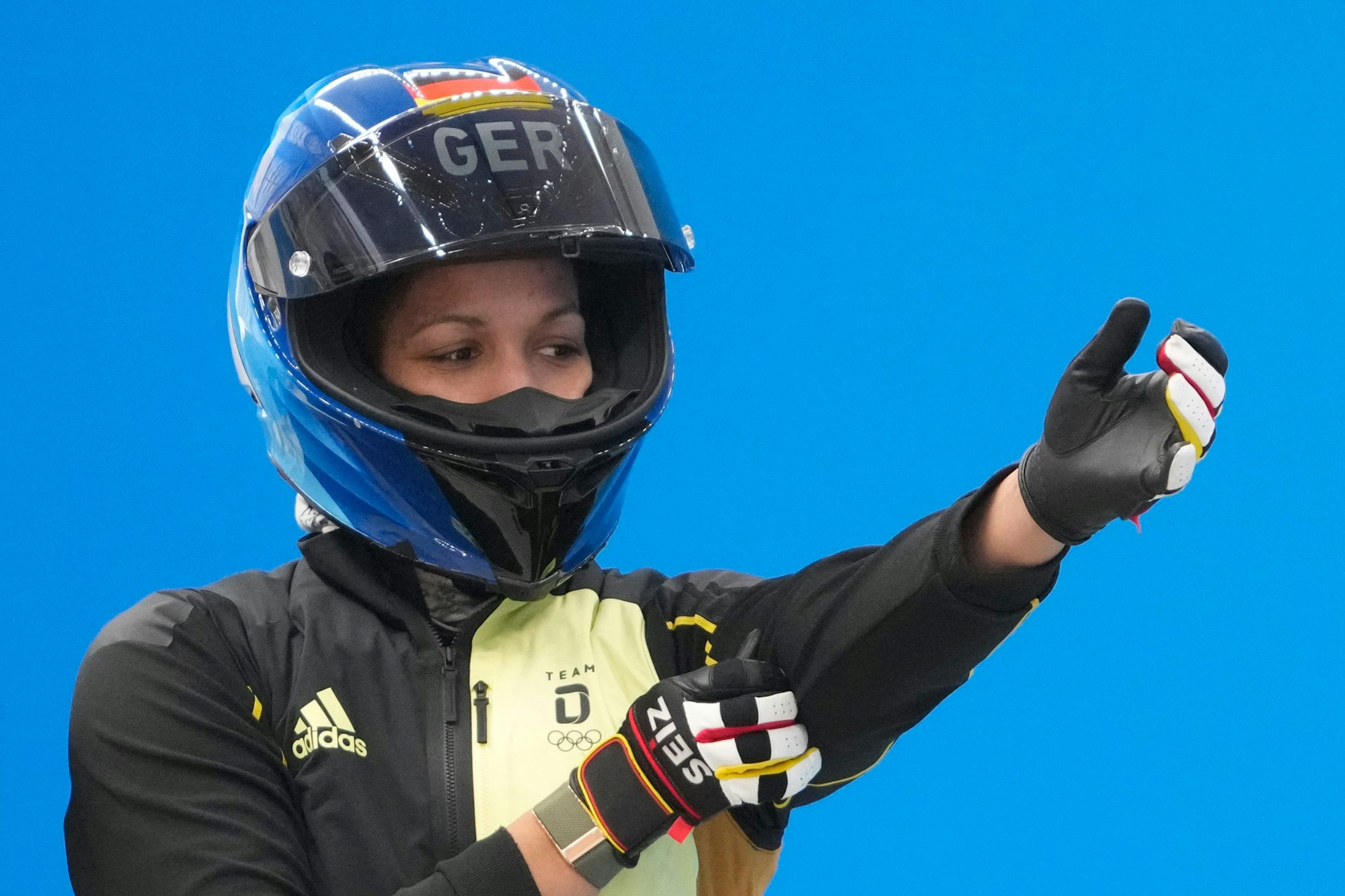 Mariama Jamanka auf dem Weg zu ihrem Bob.