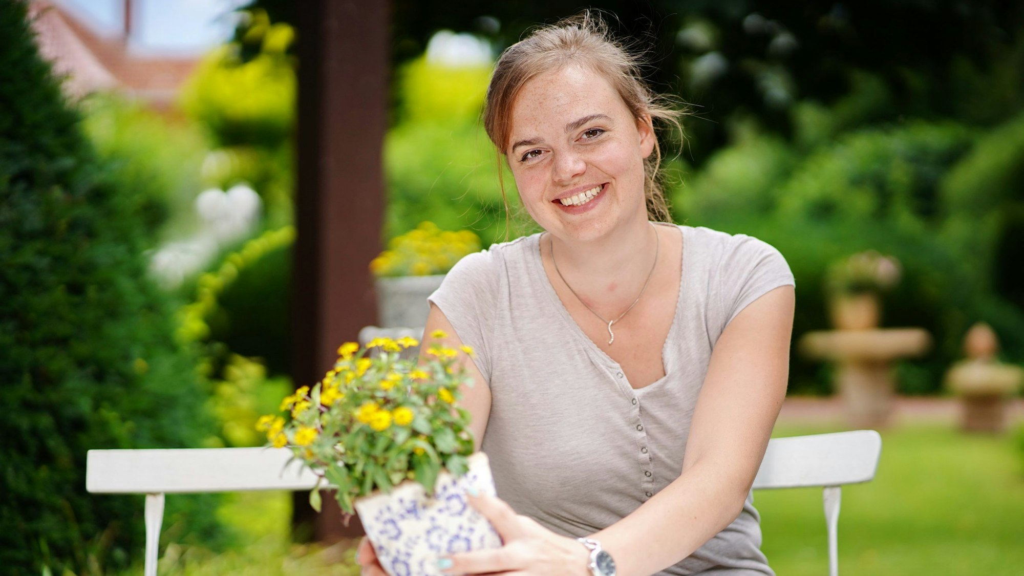 Pferdewirtin und „Bauer sucht Frau“-Kandidatin Lara Nehring. In ihrer Instagram-Story berichtet sie von einem Betrug.