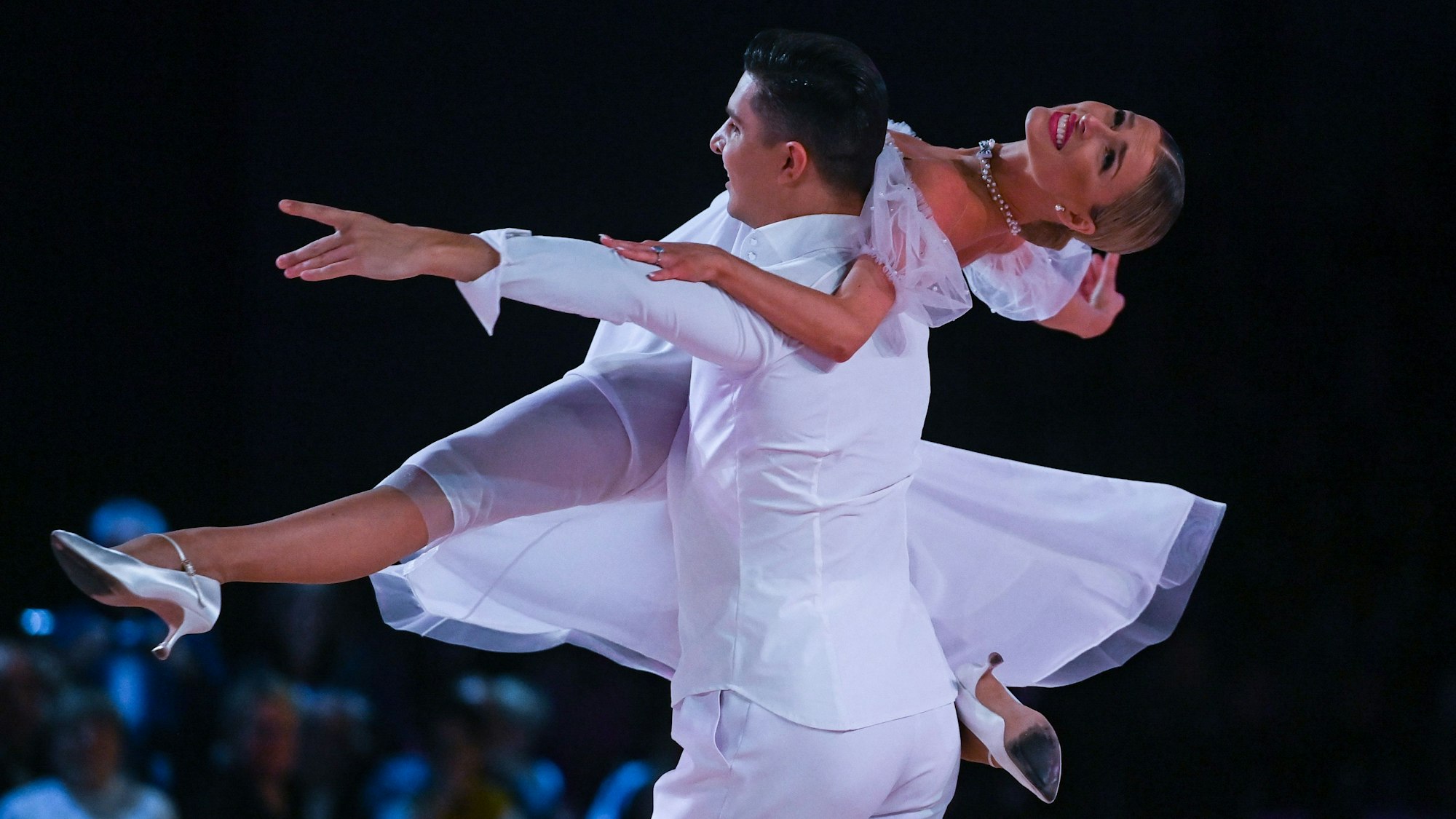 Patricija und Alexandru Ionel, hier 2021 bei einer Weltmeisterschaft in Leipzig, wurden vor kurzem Eltern. Nun muss die Blondine Mutterschaft und Showbusiness unter einen Hut bekommen.